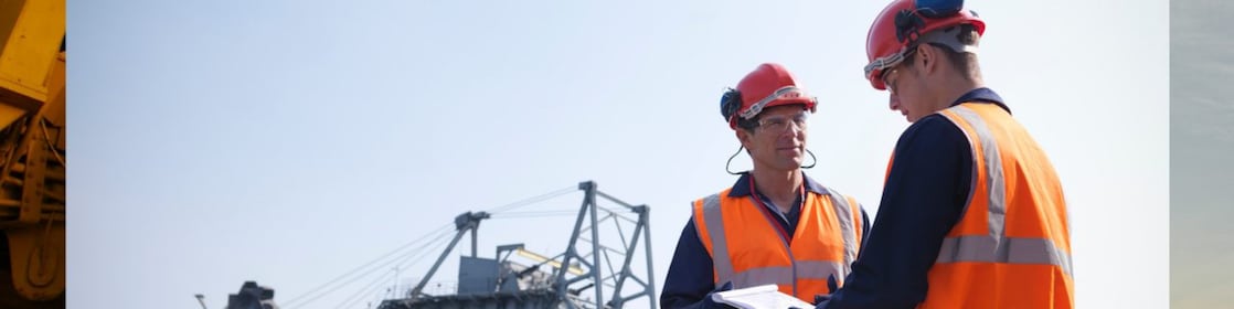 Açık ocak madenciliğinde çalışan ağır ekipmanlar, Shell’in madencilik sektörü için yağlama çözümlerini göstermektedir