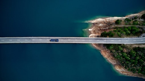 Destekleyici görüntü: Uzak otoyol köprüsü