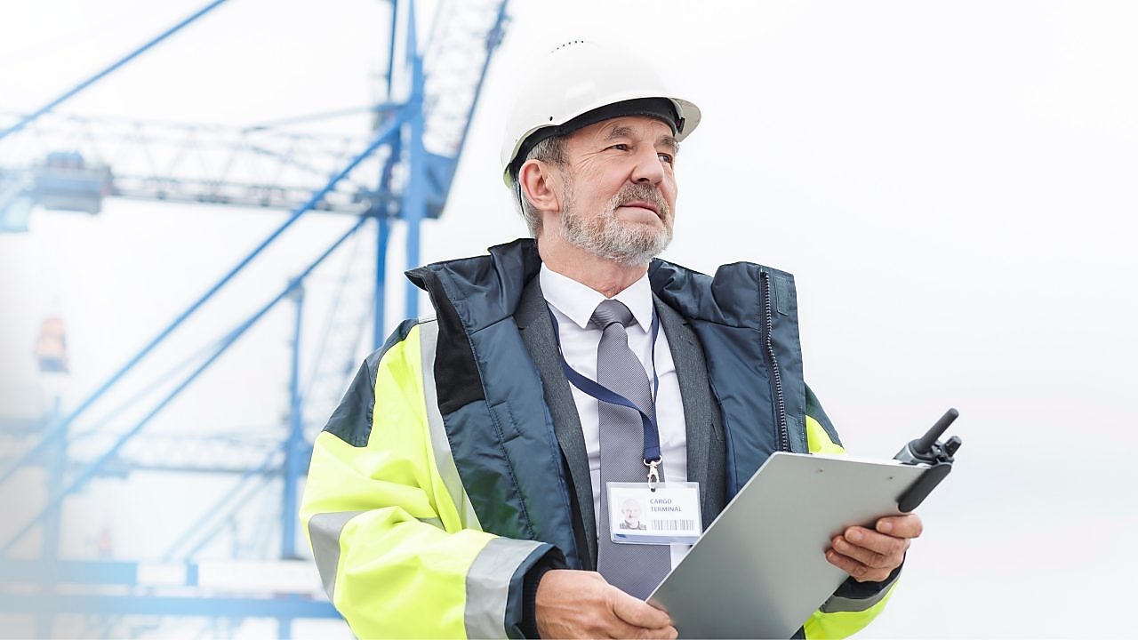 Şantiyede sanayi çalışanı