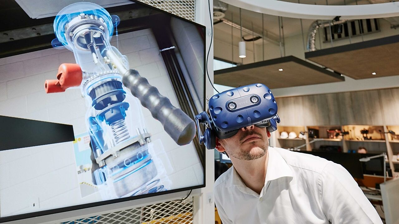 digital tech with white man