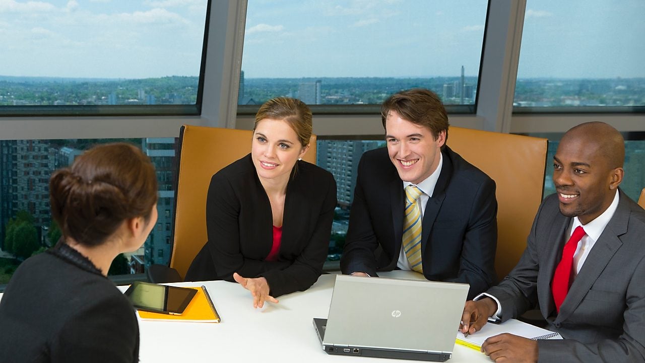 Çalışanlar toplantıda