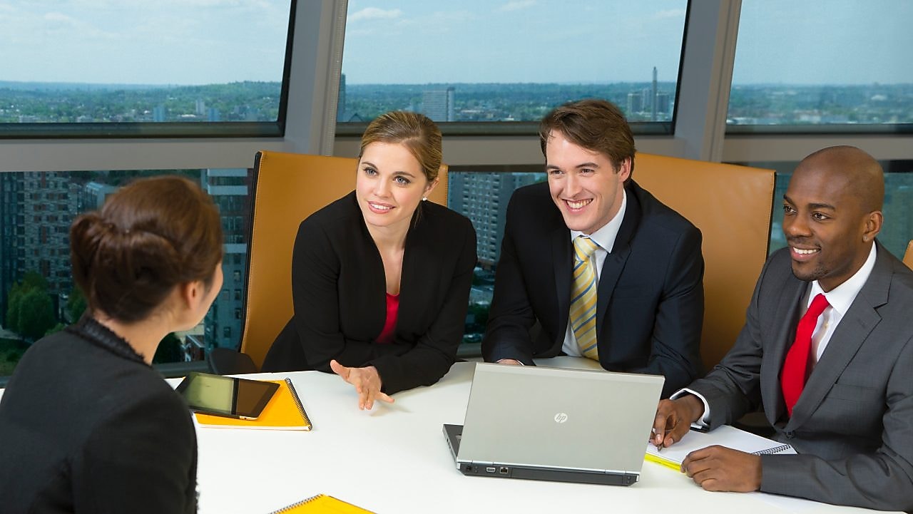 Çalışanlar toplantıda