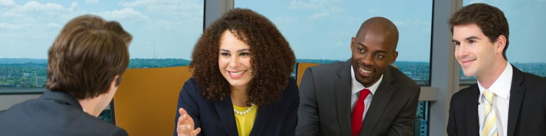 dört Shell çalışanı toplantıda