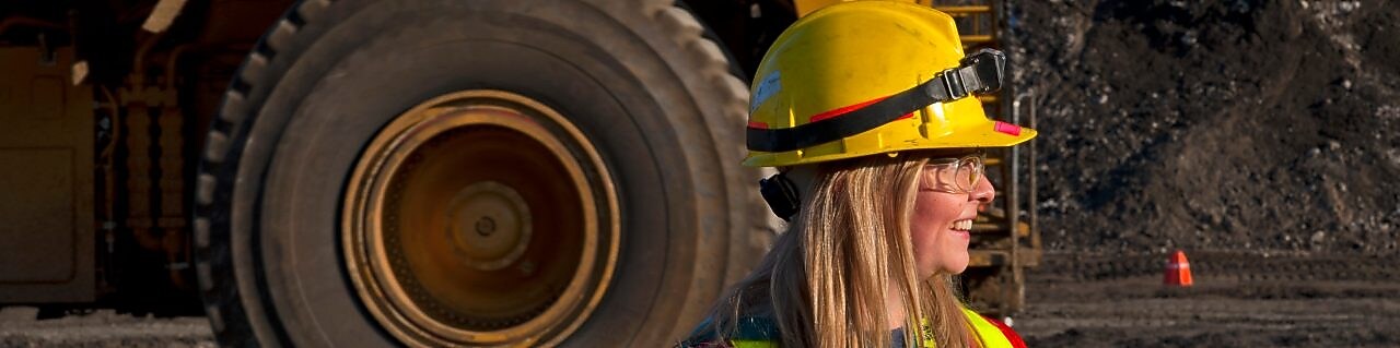 Muskeg Nehri Madeni'nde Ağır Ekipman Operatörü