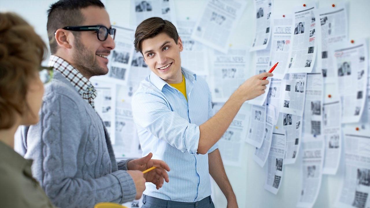 İş sunumu yapan çalışan