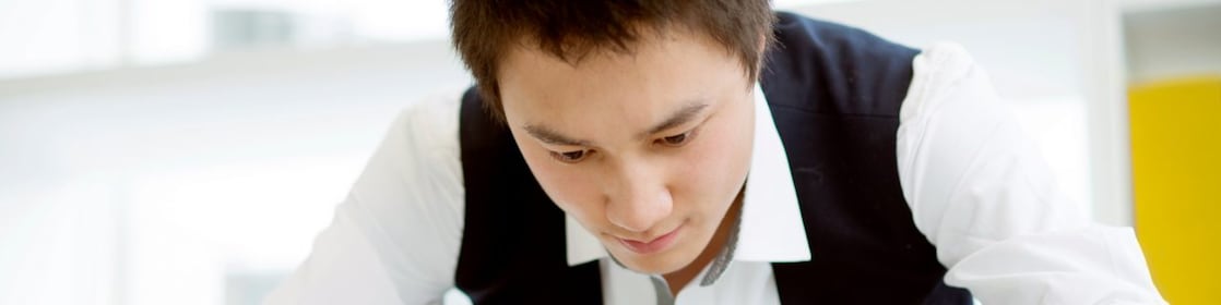 işyerinde çalışan mimar