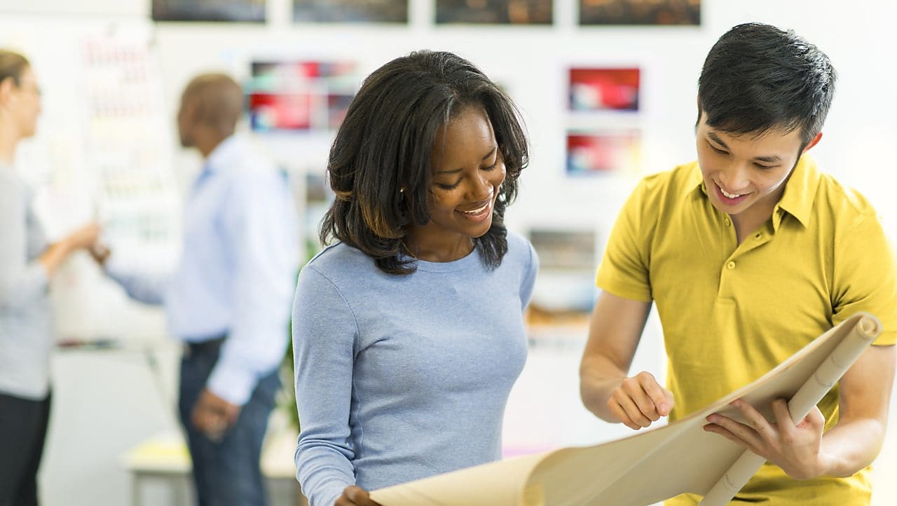 iki tasarımcı tartışıyor