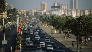 Hindistan, Bombay, Marine Drive'da trafik sıkışıklığı