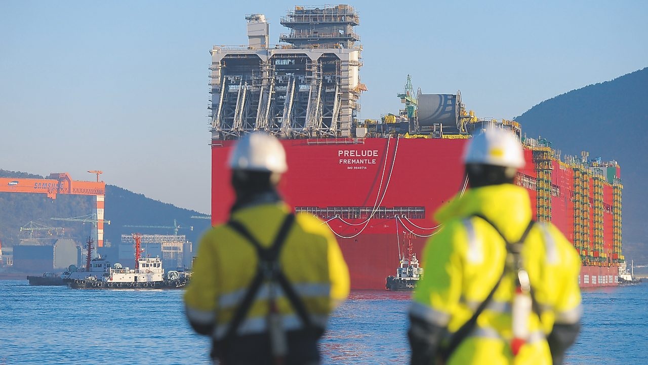 Prelude'un ilk yolculuğu: tesisin muazzam gövdesi ilk defa suya iniyor