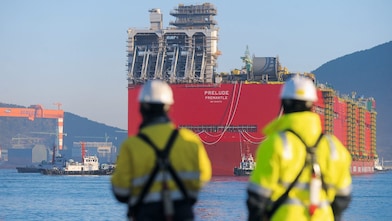 Prelude'un ilk yolculuğu: tesisin muazzam gövdesi ilk defa suya iniyor