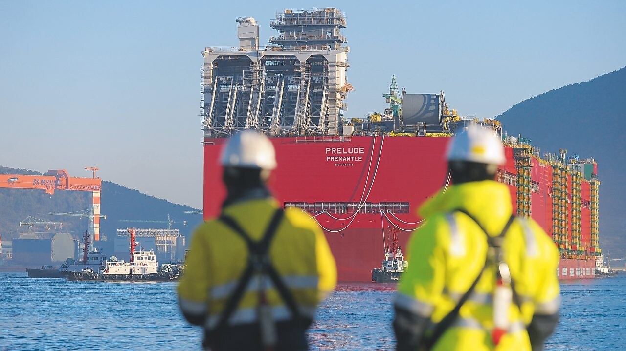 Prelude'un ilk yolculuğu: tesisin muazzam gövdesi ilk defa suya iniyor