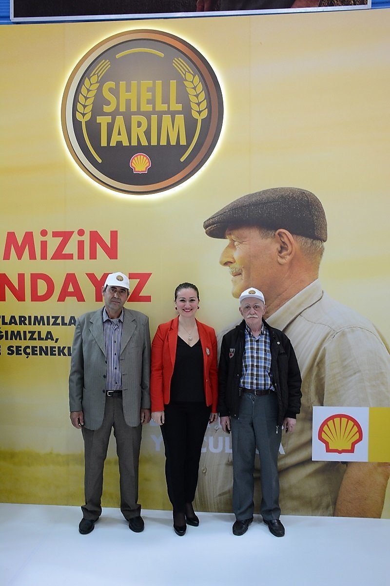 Shell & Turcas Perakende Satışlar Pazarlama Direktörü Seher Poyrazoğlu Yavuz, Konya’daki fuarda çiftçiler ile buluştu.