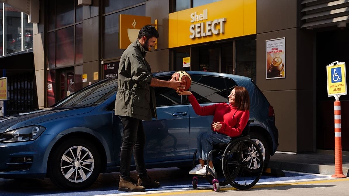 Engin Akyürek Engelsiz Yaşam.JPG