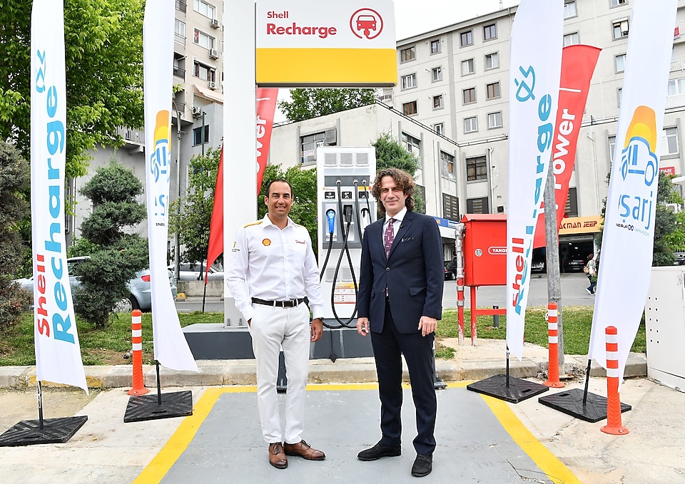 Shell, Türkiye'nin ilk ve en hızlı elektrikli şarj istasyonu ağı Eşarj ile iş birliğini imza attı.