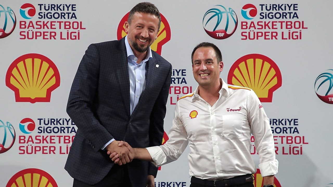 Türkiye Basketbol Federasyonu Başkanı Hidayet Türkoğlu ve Shell & Turcas CEO’su Emre Turanlı