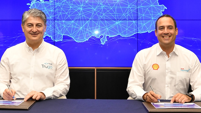 Togg CEO’su M. Gürcan Karakaş ve Shell & Turcas CEO’su Emre Turanlı