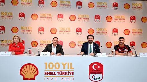 Para halter milli sporcusu Nazmiye Muslu Muratlı, Shell & Turcas CEO Emre Turanlı, Türkiye Milli Paralimpik Komitesi Başkanı Dr. Av. Murat Aksu, Para atletizm milli sporcusu Mikail Al