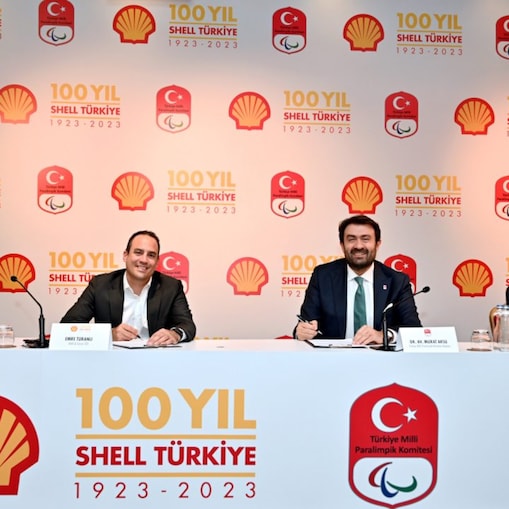 Para halter milli sporcusu Nazmiye Muslu Muratlı, Shell & Turcas CEO Emre Turanlı, Türkiye Milli Paralimpik Komitesi Başkanı Dr. Av. Murat Aksu, Para atletizm milli sporcusu Mikail Al