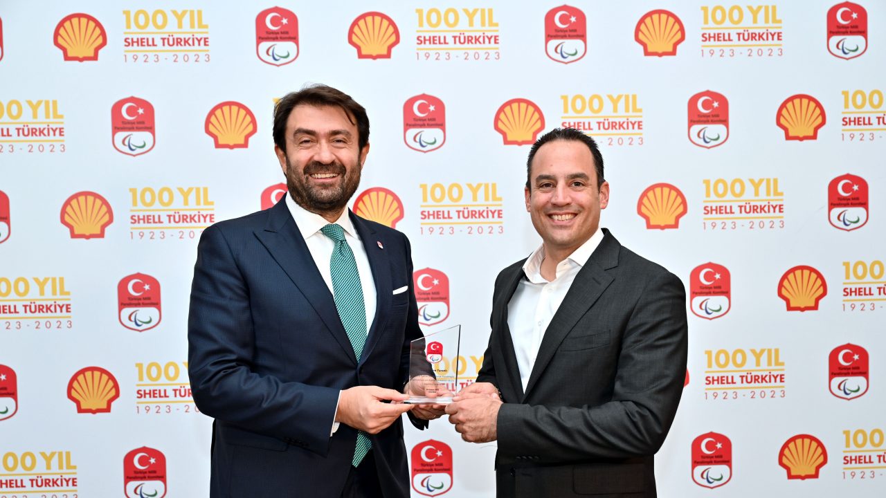 Türkiye Milli Paralimpik Komitesi Başkanı Dr. Av. Murat Aksu ve Shell & Turcas CEO Emre Turanlı