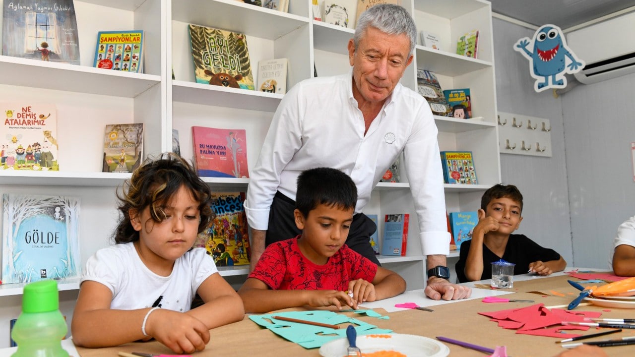 Shell Türkiye Ülke Başkanı Ahmet Erdem, Hatay Aşağı Ekinci 1 Konteyner Kent Shell Öğrenim Biriminde.