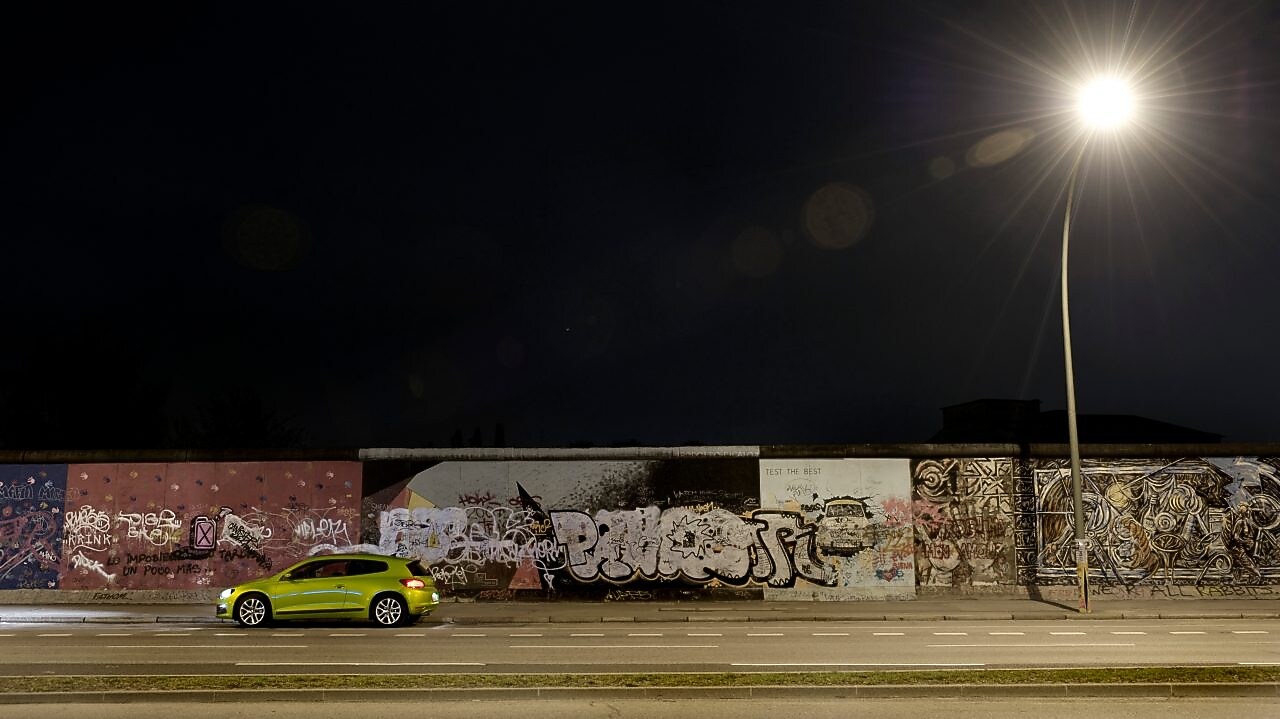 Sokakta çalışan otomobil