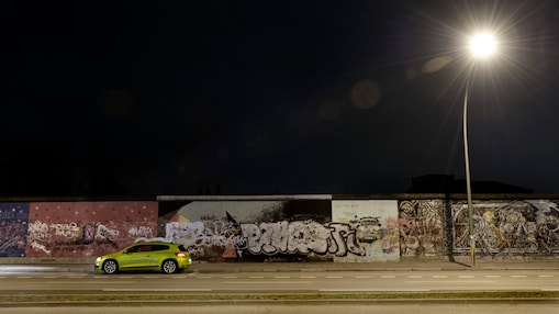 Sokakta çalışan otomobil