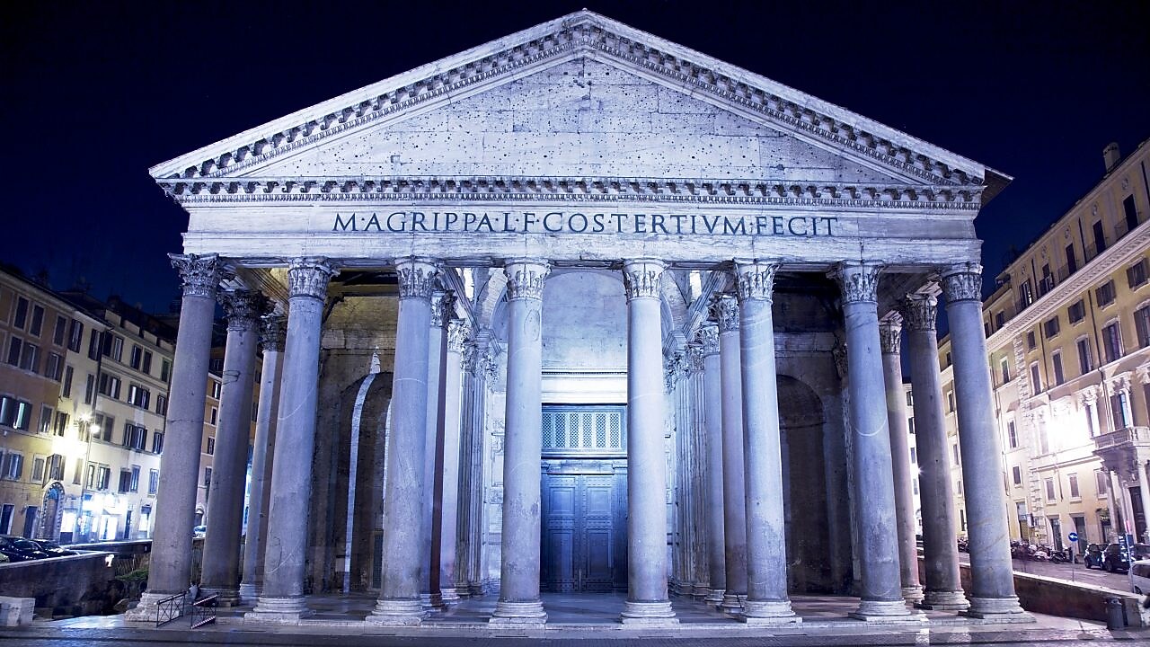 Gece Roma’da bir yapının kalıntıları