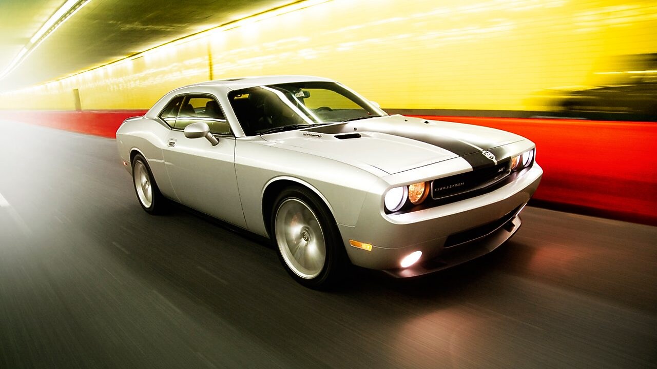 San Francisco'da tünelden geçen Mustang