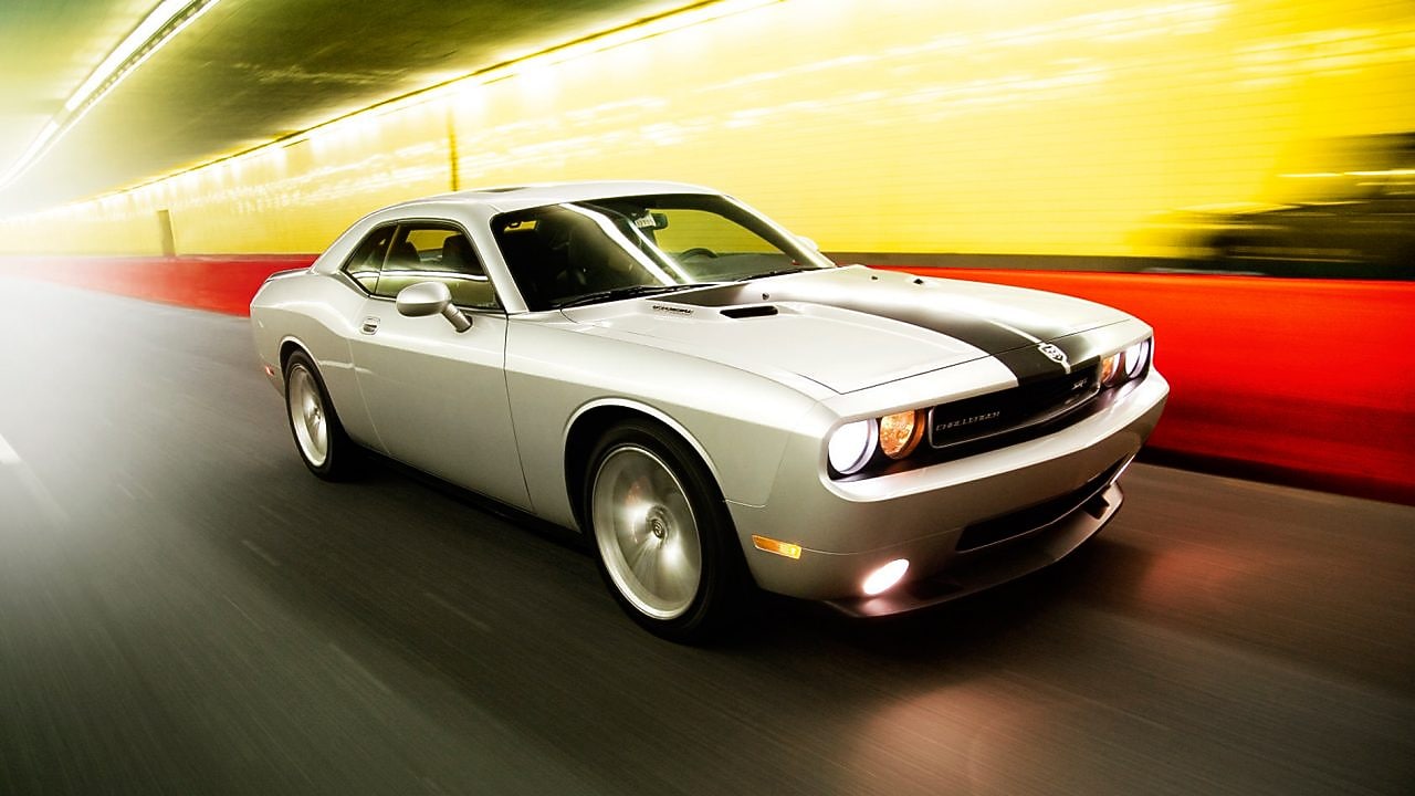 San Francisco'da tünelden geçen Mustang