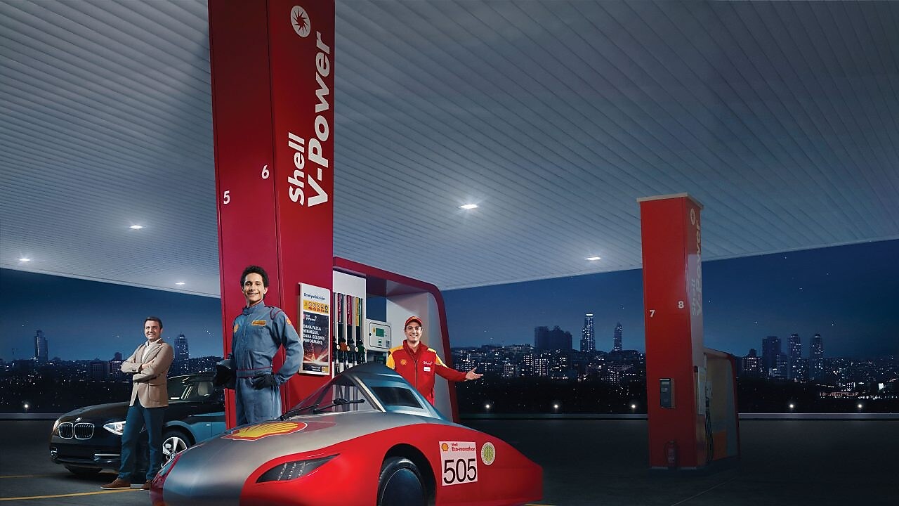 Shell istasyonunda bulunan insan görüntüleri