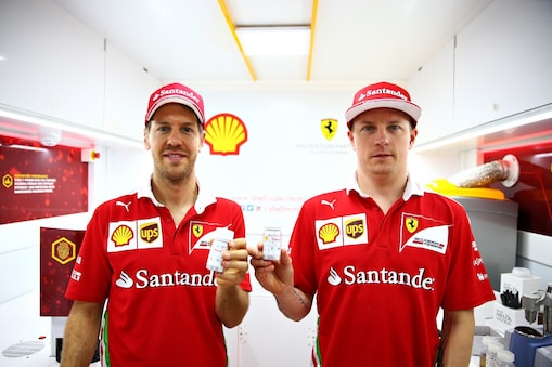 Sebastian Vettel ve Kimi Raikkonen shell v-power’ı tanıtıyor