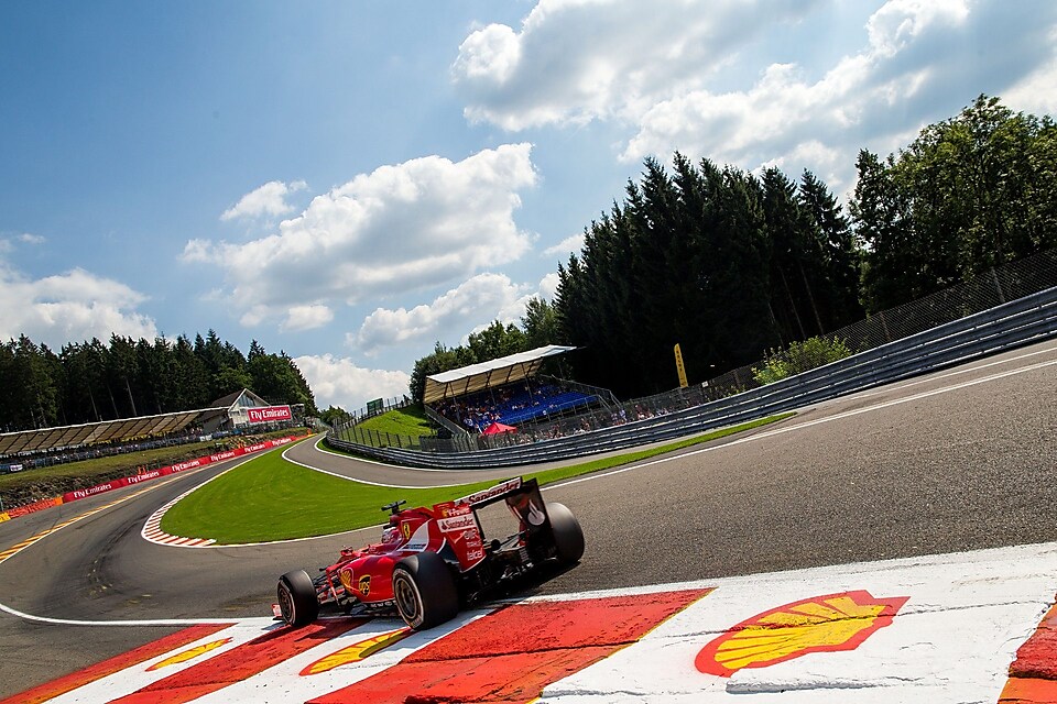 Alman Ferrari yarışçısı Sebastian Vettel, Belçika Formula 1 Grand Prix’de Spa-Francorchamps pistinde pratik yapıyor