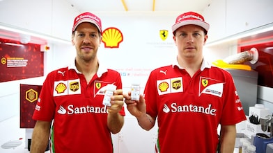 Sebastian Vettel ve Kimi Raikkonen shell v-power’ı tanıtıyor