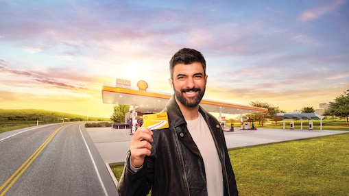 Man holding Shell Club Smart Card