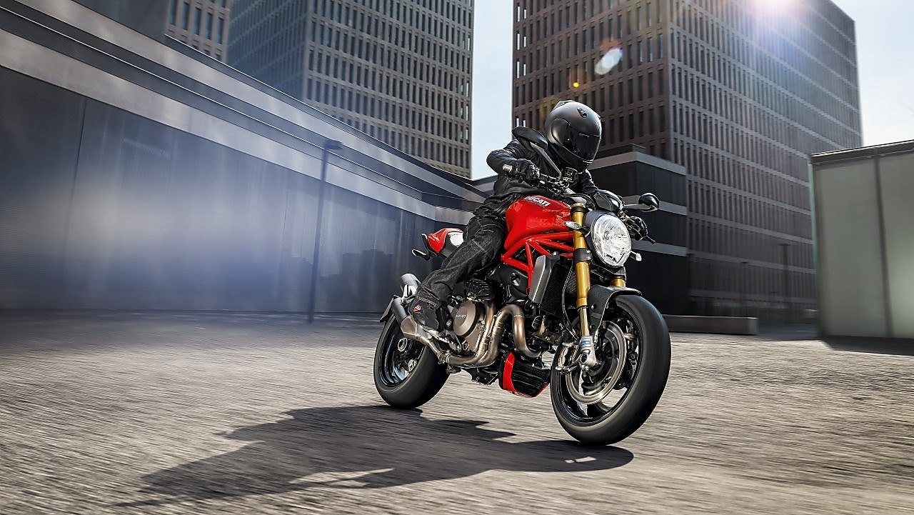 motor süren birinci sınıf motosikletçi