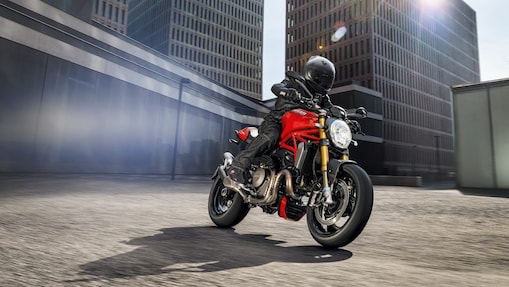 motor süren birinci sınıf motosikletçi