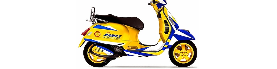 Parlak renkli, Shell logolu scooter araç