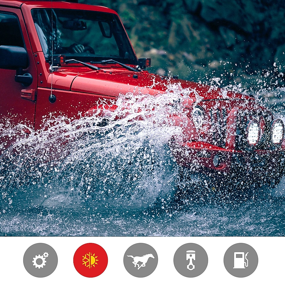 Nehir yatağında ilerleyen kırmızı Jeep, Shell Helix Ultra'nın aşırı sıcaklıklarda nasıl bir performansa sahip olduğunu gösteriyor
