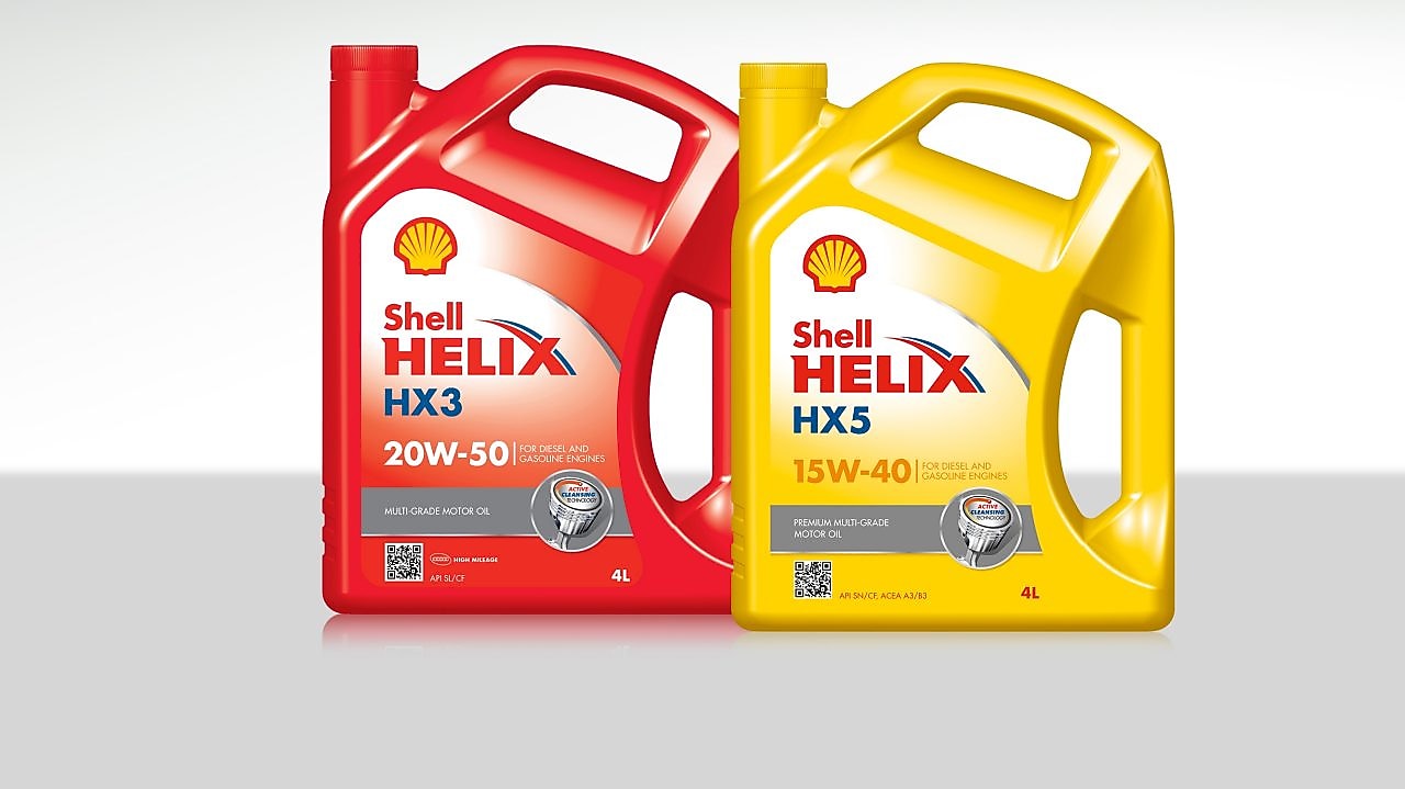 İki şişe Shell Helix Madeni Motor Yağı