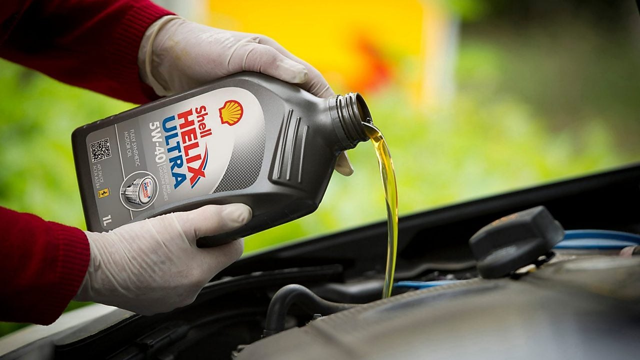 Shell Helix Ultra 5W-40 Motorunuz için maksimum koruma sunan Shell Helix Ultra 5W-40 ile PurePlus Teknolojisini yaşayın.