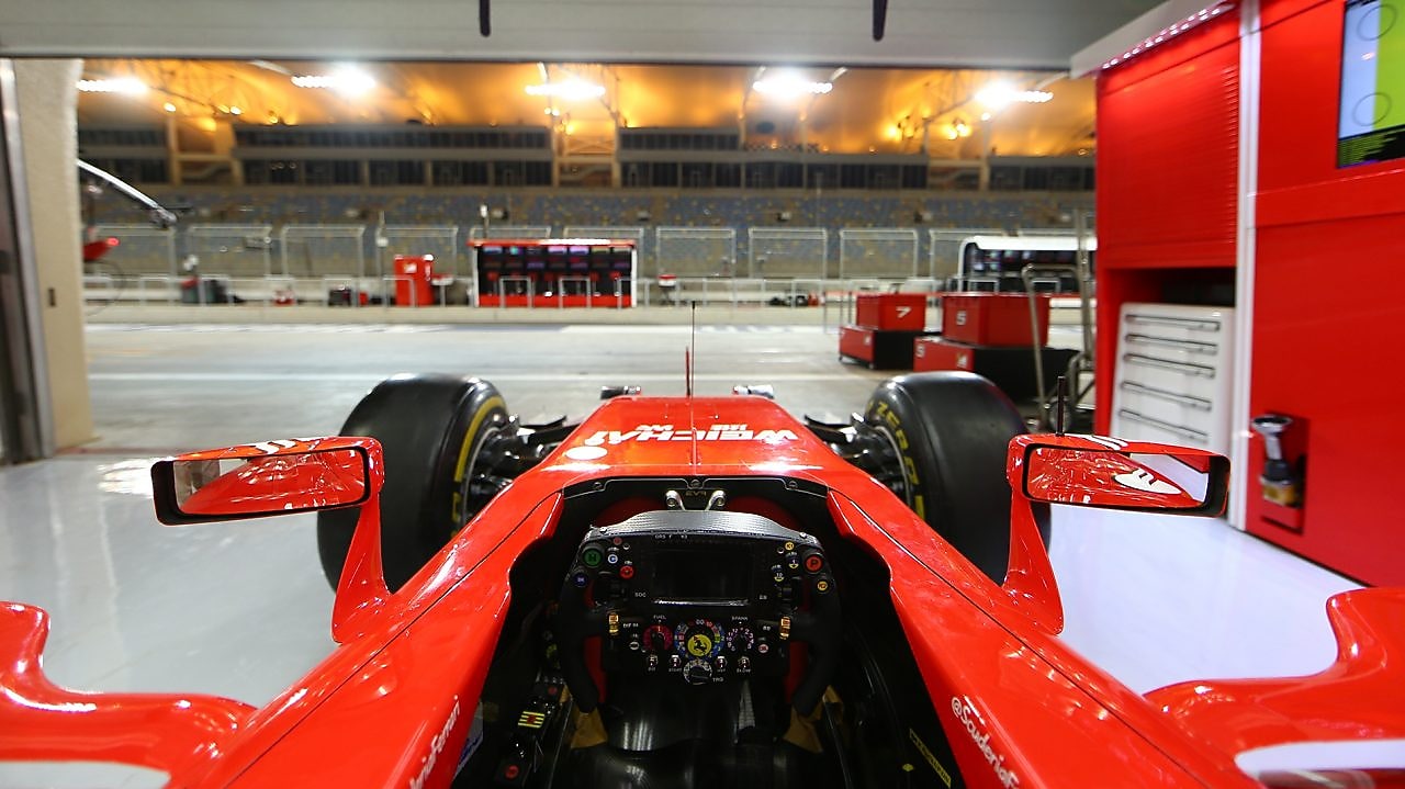 Scuderia Ferrari F1 aracı garajda