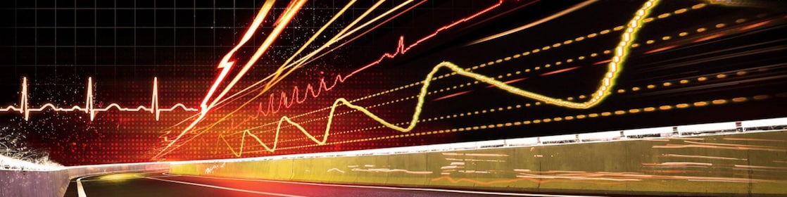 otoyolda sarı ve kırmızı ışıklar