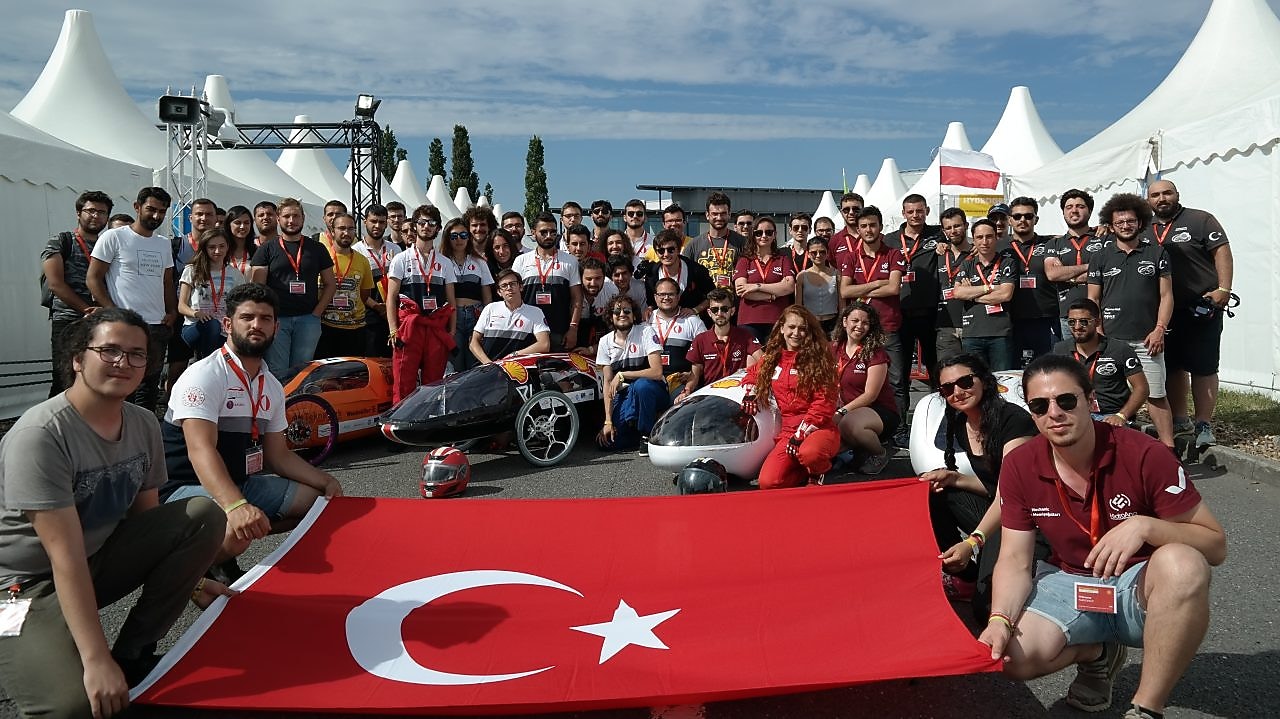 Shell Eco-marathon yarışlarına katılan öğrenciler.