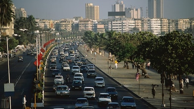Hindistan, Bombay, Marine Drive'da trafik sıkışıklığı